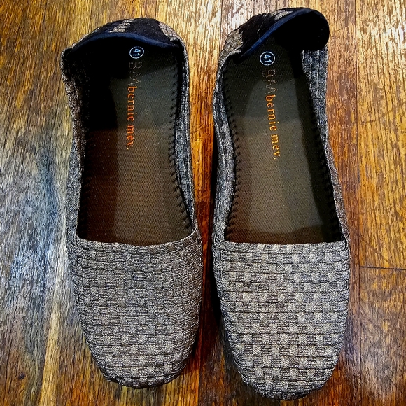 New! Sparkly Gold Bernie Mev. Demure Flats - Size 41 - NIB - Picture 1 of 7